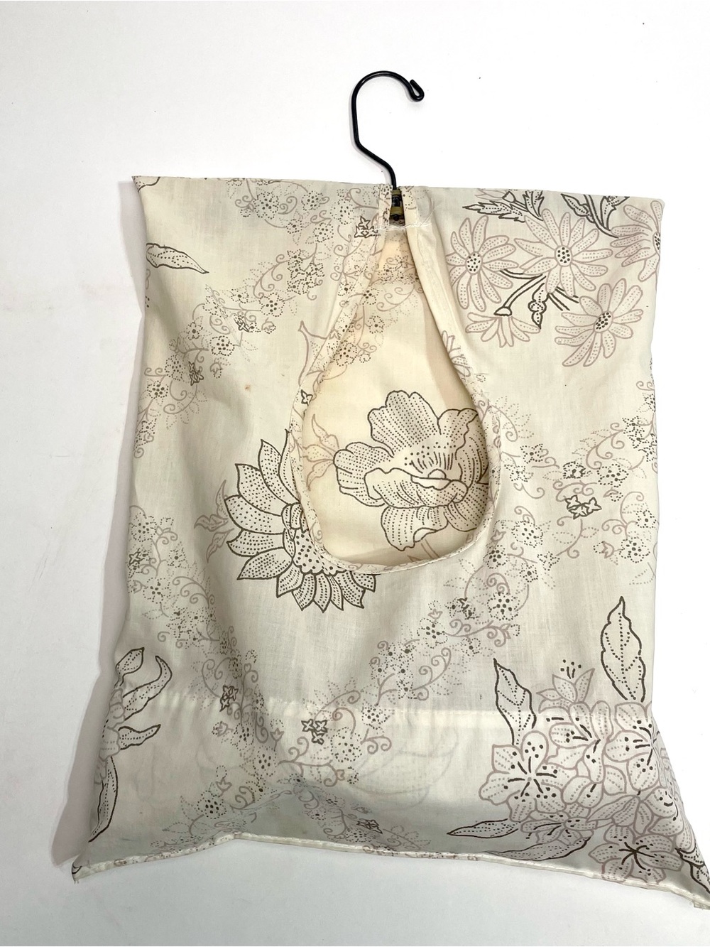 Vintage Hanging Laundry Clothespin Bag on hanger with Lot Of wood Clothes Pins - Picture 3 of 10